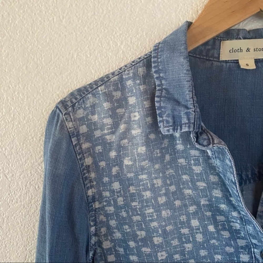 Cloth & Stone Denim Patterned Button Up Small - image 3